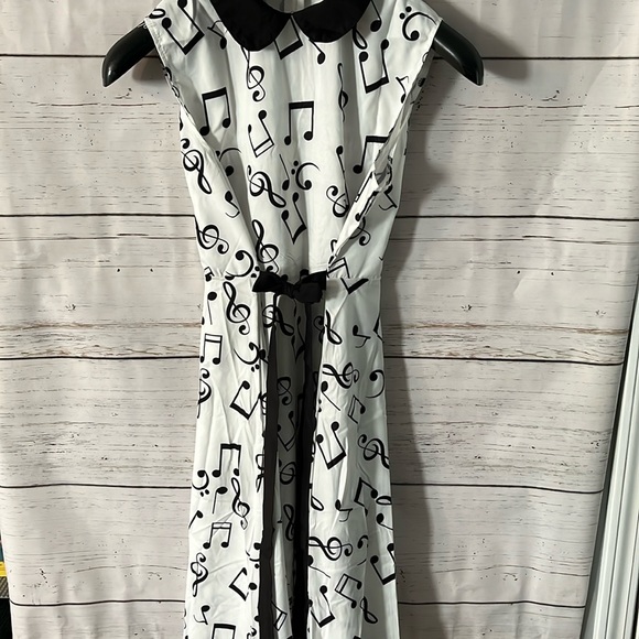 Music Note dress - Picture 1 of 6